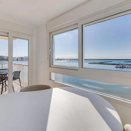 Blue Bay Apartment *